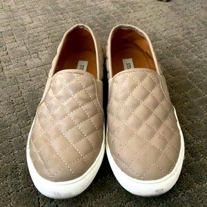 Steve Madden Endell Slip On size 8